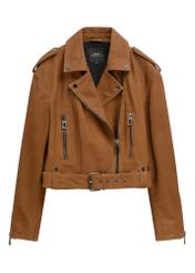 Skórzana kurtka ramoneska w kolorze koniaku KURDS-0610-1F(W26), widok produktu z przodu na białym tle.