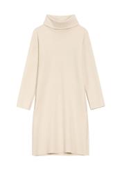 Jasnobeżowa sukienka z golfem SUKDT-0206A-1A(Z26), widok produktu od przodu na białym tle.