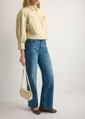 Skórzane baleriny damskie w kolorze chłodnego beżu BUTYD-1248-1K(W26), widok produktu na stopach modelki.