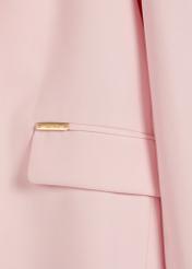 Marynarka damska w kolorze różowym ZAKDT-0031A-5A(W26), zbliżenie na detal produktu na białym tle.