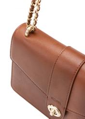 Brązowa torebka listonoszka damska TOREC-1137-1F(W26), zbliżenie na detal produktu na białym tle.