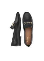 Skórzane czarne mokasyny damskie BUTYD-0916A-99(W26), widok produktu z góry na białym tle.