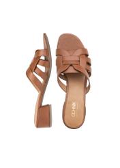 Skórzane klapki damskie na słupku BUTYD-1265-1F(W26), widok produktu z góry na białym tle. 