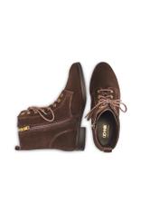 Zamszowe brązowe botki damskie BUTYD-1008-89(Z25), widok produktu od góry i boku na białym tle.