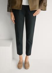 Skórzane beżowe mokasyny damskie BUTYD-1262-1B(W26), widok produktu z przodu na stopach modelki.