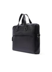 Czarna skórzana torba na laptopa TORMS-0496-99(W26) - widok produktu po skosie, na białym tle. 