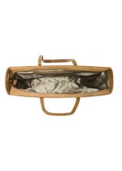 Beżowa zamszowa torebka shopper damska TORES-1248-1B(W26), widok produktu od góry na białym tle.