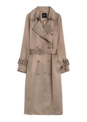 Lekki płaszcz damski z wiskozy KURDT-0650-1K(W26) - widok produktu z przodu, na białym tle. 