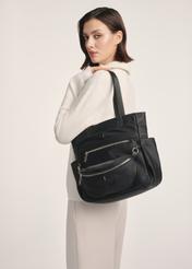 Nylonowa torebka damska z saszetką TOREN-0326-99(Z25), widok produktu od przodu na modelce, widoczna połowa sylwetki.