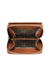 Mały skórzany portfel damski w kolorze koniaku PORES-0963-1F(W26), widok produktu w środku na białym tle.