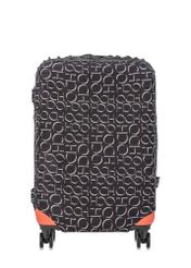 Pokrowiec na średnią walizkę z monogramem AW-013-0001-98-M(W25), widok produktu na walizce na białym tle.