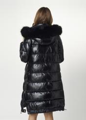 Czarna kurtka damska z połyskującego materiału KURDT-0334-99(Z21)