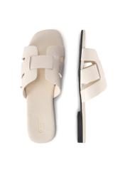 Białe klapki damskie z plecionką BUTYD-0904D-0B(W26), widok produktu z góry na białym tle.