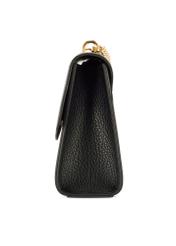 Czarna elegancka listonoszka damska TOREC-1165-99(W26) - widok produktu z boku, na białym tle.