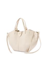 Biała torebka damska na ramię TOREC-1231-0B(W26) - widok produktu po skosie, na białym tle.