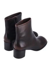 Ciemnobrązowe skórzane botki damskie BUTYD-1359-1L(Z26), widok produktu z tyłu na białym tle.