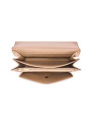 Beżowa torebka damska z monogramem TOREC-1155-1A(W26), widok produktu z tyłu na białym tle.