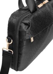 Czarna torba damska z monogramem TOREN-0299-99(W25), zbliżenie na detal na białym tle.