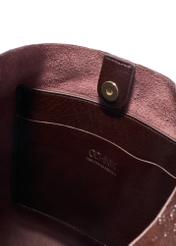 Duża skórzana brązowa torebka damska TORES-1179-1I(W26), widok produktu w środku na białym tle.