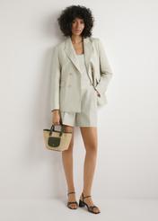 Pleciona mała torebka damska TOREC-1230-1E(W26) - widok produktu lekko po skosie, na jasnym tle. Widoczna cała sylwetka. 