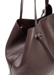 Duża brązowa torebka shopper TOREC-0995A-89(Z25), zbliżenie na detal produktu, widok na białym tle.