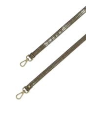 Skórzana torebka damska croco w kolorze khaki TORES-1324-8D(Z26) - zbliżenie na detal, na białym tle. 