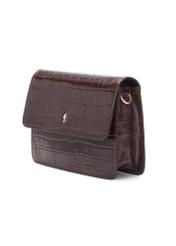 Brązowa mała skórzana torebka croco TORES-1233-1H(W26), widok produktu skosem na białym tle.