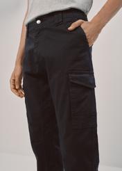 Granatowe spodnie męskie cargo SPOMT-0091-69(Z23)