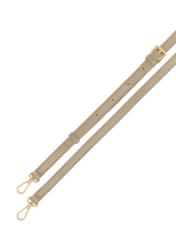 Beżowa torebka damska z monogramem TOREC-1180-1P(W26),widok zbliżenia na detal produktu na białym tle.