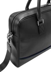 Czarna skórzana torba na laptopa TORMS-0494-99(W26) - zbliżenie na detal, na białym tle.