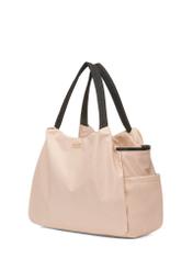 Pudroworóżowa torba dla mamy TOREN-0308-5A(W26) - widok produktu po skosie na białym tle. 