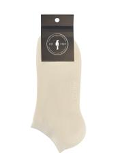 Kremowe krótkie skarpety męskie SKAMT-0151B-0B(W26), widok produktu z opakowaniem na białym tle.