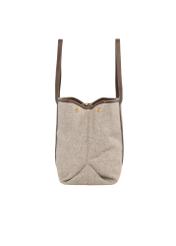 Beżowa torebka shopper w jodełkę TOREC-1330-1P(Z26) - widok produktu z boku, na białym tle. 