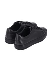 Czarne skórzane buty sportowe męskie BUTYM-0571-99(Z26), widok produktu z tyłu na jasnym tle.
