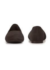 Zamszowe baleriny damskie w kolorze brązowym BUTYD-1247-1I(W26), widok produktu z przodu i tyłu na białym tle.