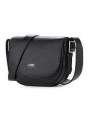 Czarna skórzana torebka damska na ramię TORES-1218-9I(W26), widok produktu skosem na białym tle.