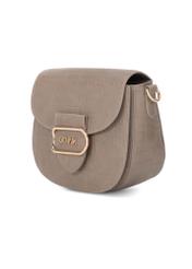 Beżowa listonoszka damska croco TOREC-0880-1D(W26), widok produktu skosem na białym tle.