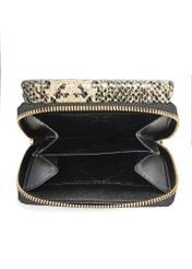 Mały skórzany portfel animal print PORES-0949-81(W25) - widok otwartego produktu z góry na białym tle. 