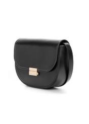 Czarna półokrągła listonoszka damska TOREC-1127-99(W26), widok produktu skosem na białym tle.