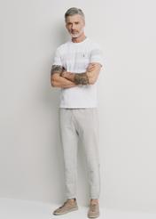 Biały T-shirt z naszywką męski TSHMT-0099-11(W24)