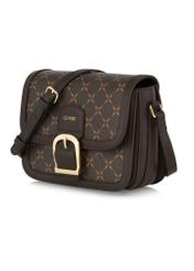 Brązowa listonoszka z monogramem TOREC-0982A-89(Z25) - widok produktu po skosie na białym tle.