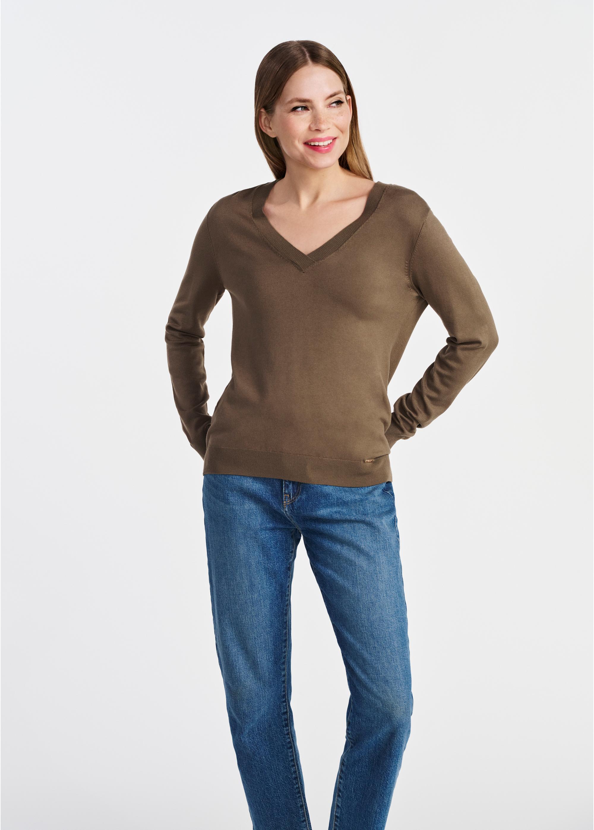 Sweter damski z dekoltem V-neck w kolorze khaki SWEDT-0201-54(W25)-02