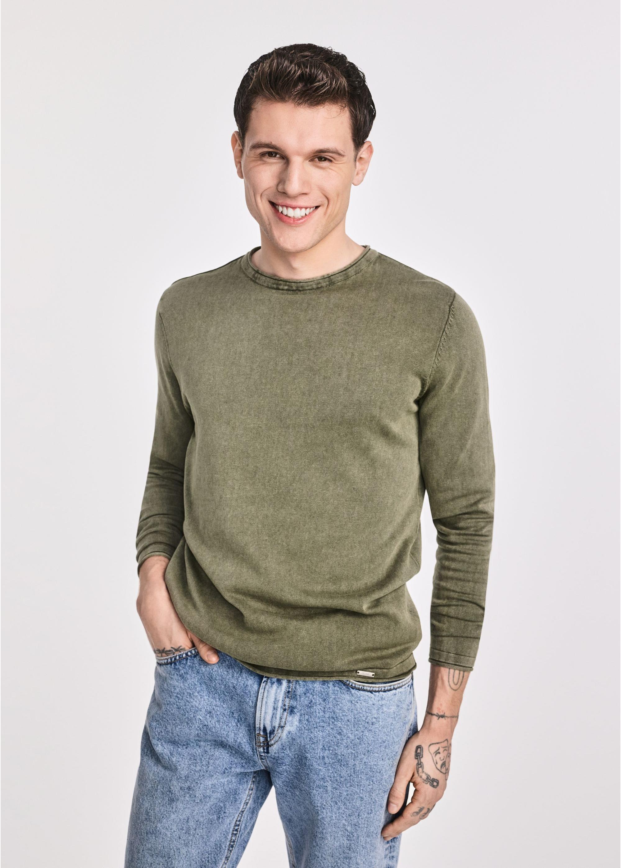 Bawełniany sweter męski w kolorze khaki SWEMT-0100-51(W25)-01