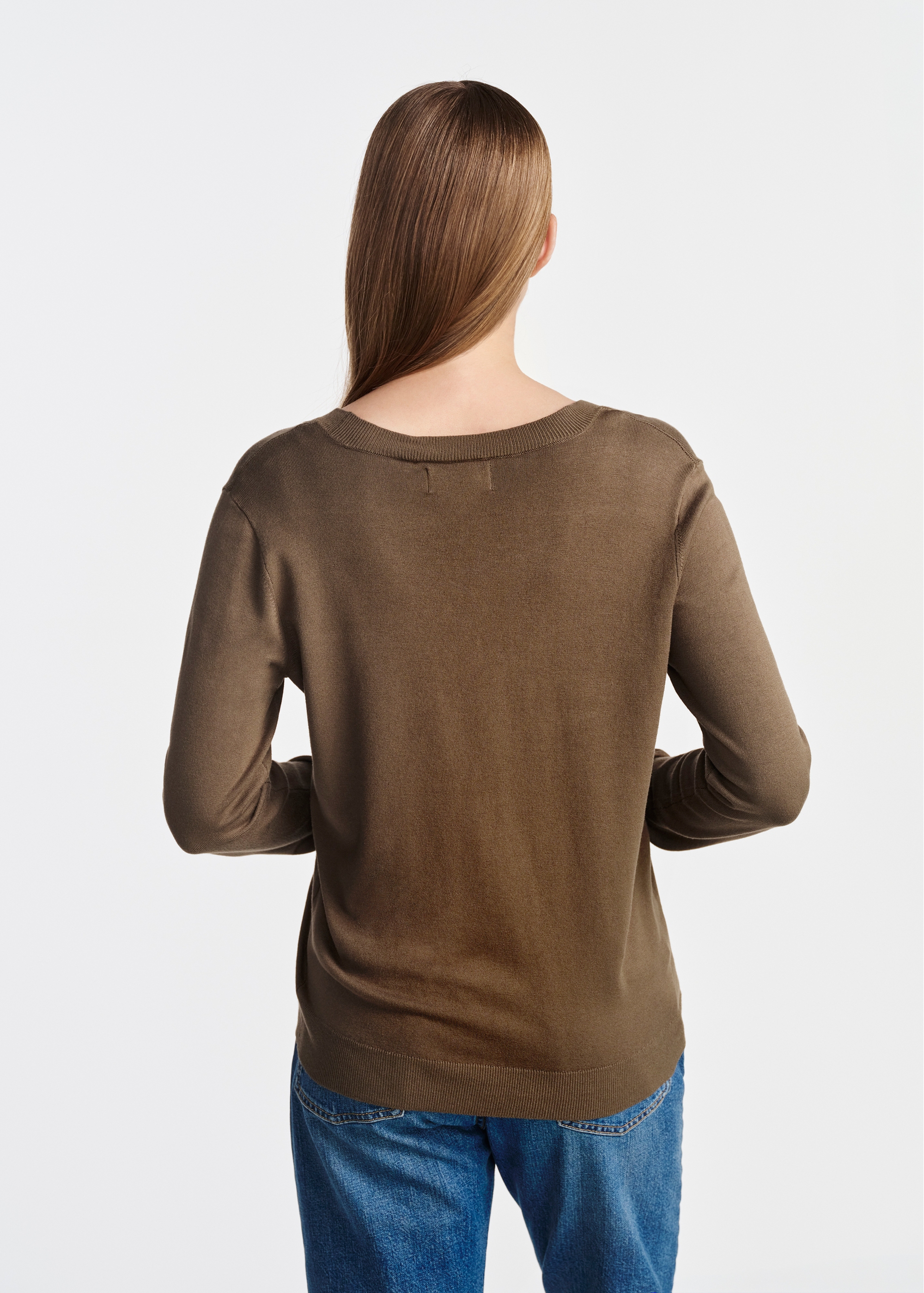 Sweter damski z dekoltem V-neck w kolorze khaki SWEDT-0201-54(W25)-03