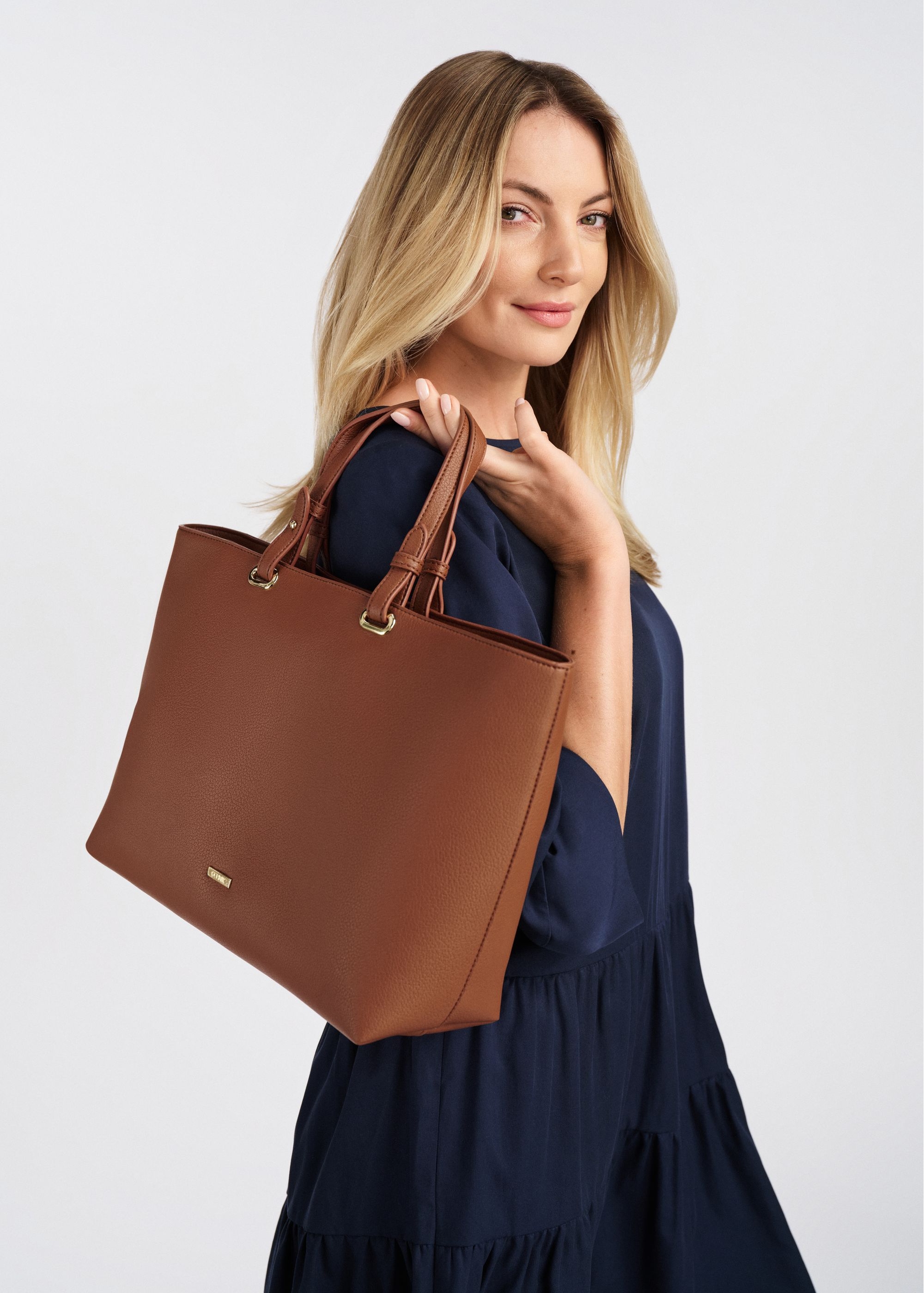 Brązowa torebka shopper damska TOREC-1020-89(W25)-08