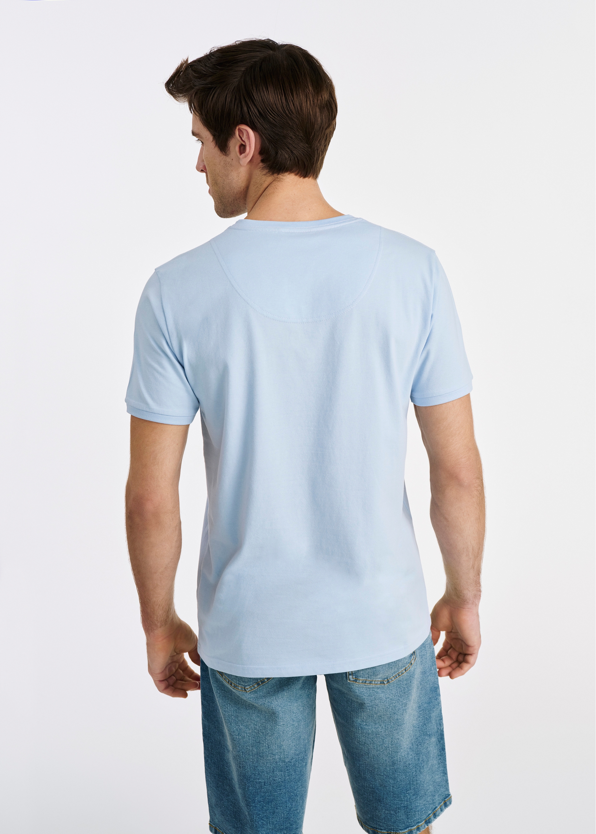 Błękitny basic T-shirt męski z logo TSHMT-0088-60(W25)-03