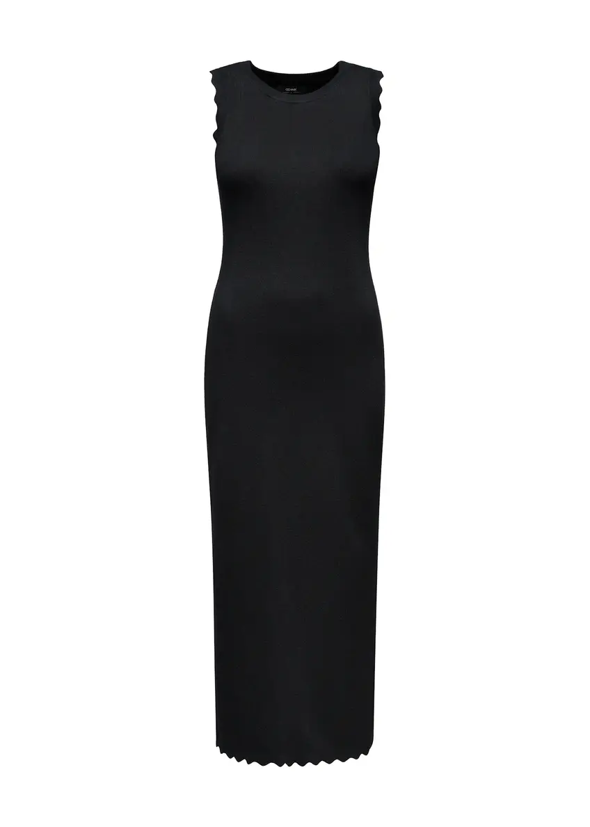 Czarna dopasowana sukienka midi SUKDT-0224-99(W25)-04