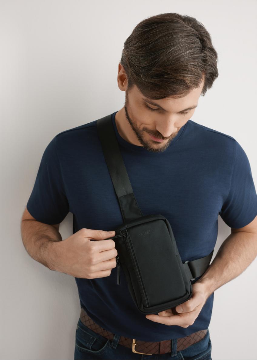 Czarna mała saszetka męska TORMN-0390-99(W26)
