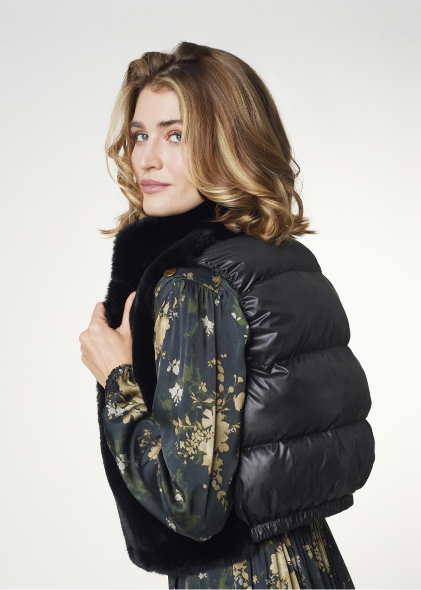 Czarna kamizelka damska z pikowaniem KAMDP-0001-99(Z21)