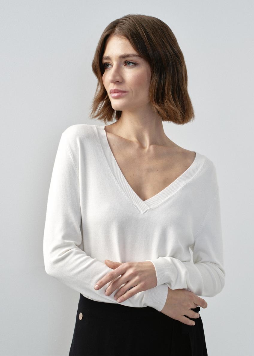 Kremowy sweter z dekoltem V-neck SWEDT-0201-12(W24)